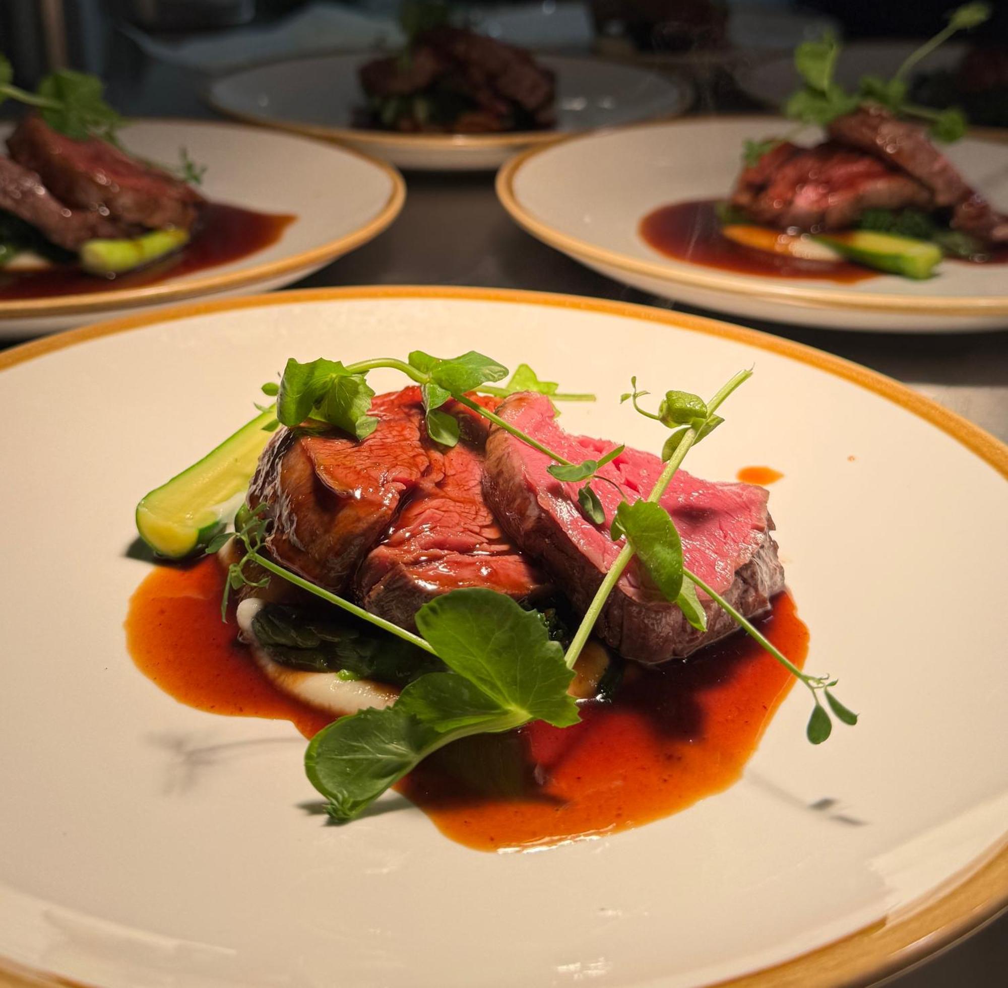 Eilandhotel Texel De Cocksdorp  Exterior foto A steak prepared sous-vide