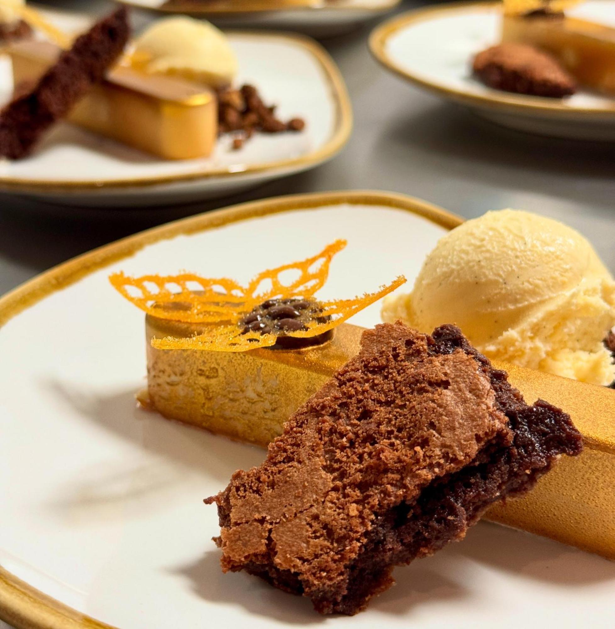 Eilandhotel Texel De Cocksdorp  Exterior foto A chocolate dessert